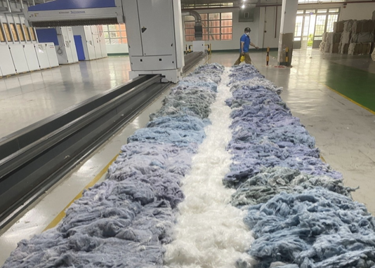 Mixing recycled cotton fibers for sustainable towel manufacturing in Vietnam